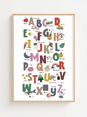 Alphabet Adventure Plakat - 21 x 29.7 cm (A4) - Nellastore