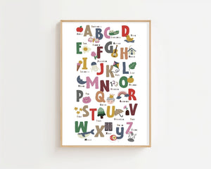 Alphabet Adventure Plakat - 21 x 29.7 cm (A4) - Nellastore