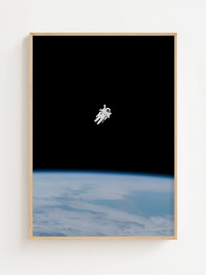 Astronaut in Orbit Plakat - 21 x 29.7 cm (A4) - Nellastore