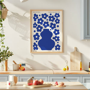 Blue Daisy Vase Plakat - 21 x 29.7 cm - Nellastore