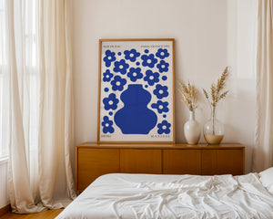 Blue Daisy Vase Plakat - 21 x 29.7 cm - Nellastore