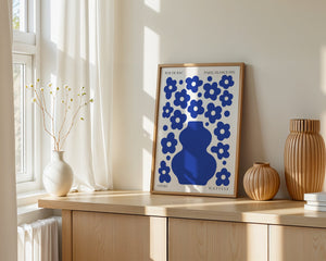 Blue Daisy Vase Plakat - 21 x 29.7 cm - Nellastore