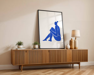 Blue Seated Figure Plakat - 21 x 29.7 cm (A4) - Nellastore