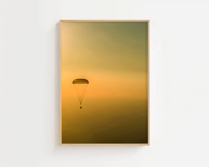 Golden Parachute Descent Plakat - 21 x 29.7 cm (A4) - Nellastore