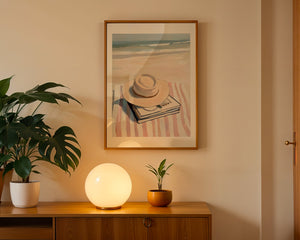 Hat And Books On The Beach Plakat - 21 x 29.7 cm (A4) - Nellastore