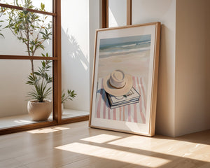 Hat And Books On The Beach Plakat - 21 x 29.7 cm (A4) - Nellastore
