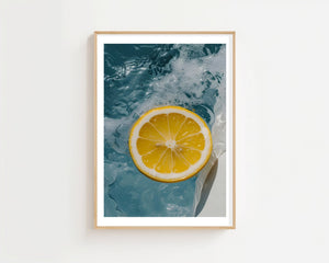 Lemon In Water Plakat - 21 x 29.7 cm (A4) - Nellastore