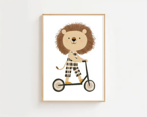 Lion On Scooter Plakat - 21 x 29.7 cm (A4) - Nellastore