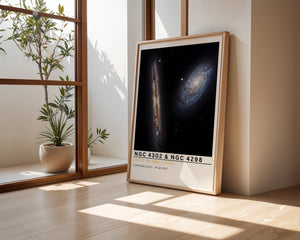NGC 4302 & NGC 4298 Plakat - 21 x 29.7 cm (A4) - Nellastore