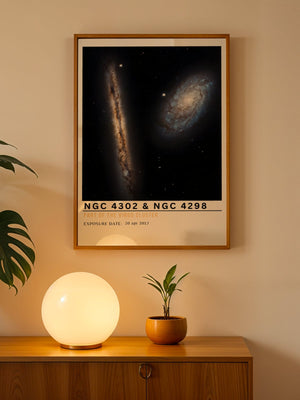NGC 4302 & NGC 4298 Plakat - 21 x 29.7 cm (A4) - Nellastore