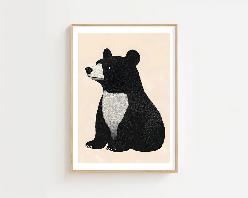 Sitting Black Bear Plakat - 21 x 29.7 cm (A4) - Nellastore