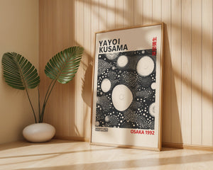 Yayoi Kusama - Black Infinity Dots Plakat - 21 x 29.7 cm - Nellastore