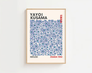 Yayoi Kusama - Blue - Eyed Infinity Dots Plakat - 21 x 29.7 cm - Nellastore