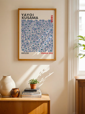 Yayoi Kusama - Blue - Eyed Infinity Dots Plakat - 21 x 29.7 cm - Nellastore