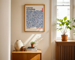 Yayoi Kusama - Blue - Eyed Infinity Dots Plakat - 21 x 29.7 cm - Nellastore