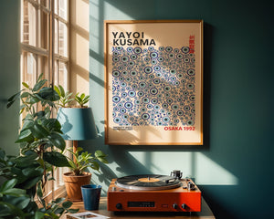 Yayoi Kusama - Blue - Eyed Infinity Dots Plakat - 21 x 29.7 cm - Nellastore