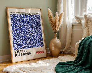 Yayoi Kusama - Dark Blue Infinity Dots Plakat - 21 x 29.7 cm - Nellastore