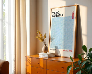 Yayoi Kusama - Light Blue Infinity Circles Plakat - 21 x 29.7 cm - Nellastore