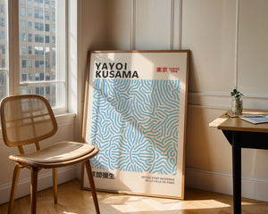 Yayoi Kusama - Light Blue Infinity Lines Plakat - 21 x 29.7 cm - Nellastore
