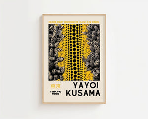 Yayoi Kusama - Monochrome Dot Cascade Plakat - 21 x 29.7 cm (A4) - Nellastore