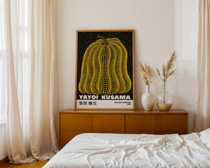 Yayoi Kusama - Radiant Yellow Pumpkin Form Plakat - 21 x 29.7 cm (A4) - Nellastore