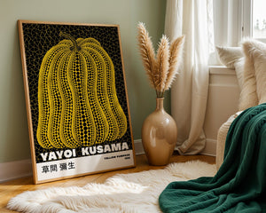 Yayoi Kusama - Radiant Yellow Pumpkin Form Plakat - 21 x 29.7 cm (A4) - Nellastore