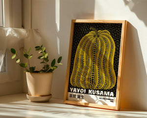 Yayoi Kusama - Radiant Yellow Pumpkin Form Plakat - 21 x 29.7 cm (A4) - Nellastore